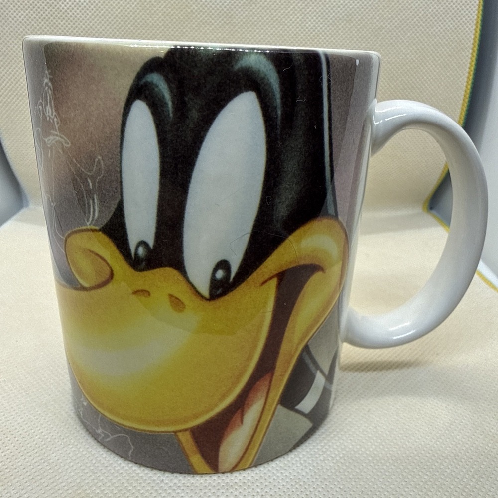 1998 WB - Looney Tunes Daffy Duck Coffee Mug Colorful & Includes Sketches